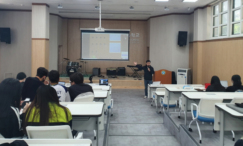 풍무고 메타버스 활용...'교육과정 과목 선택 교과 박람회' 개최